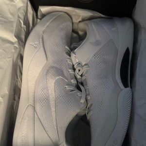 Nike Men's White Athletic Sneakers